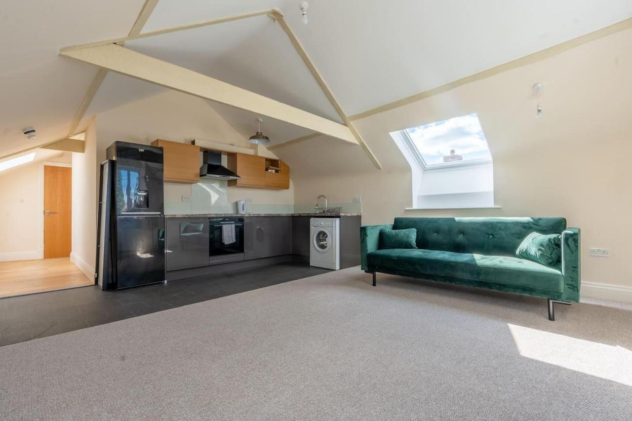 Charming 1-Bed Loft In Caerleon Apartment Нюпорт Екстериор снимка